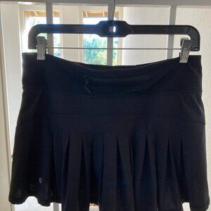 Lululemon black tennis skirt size 6 Reg